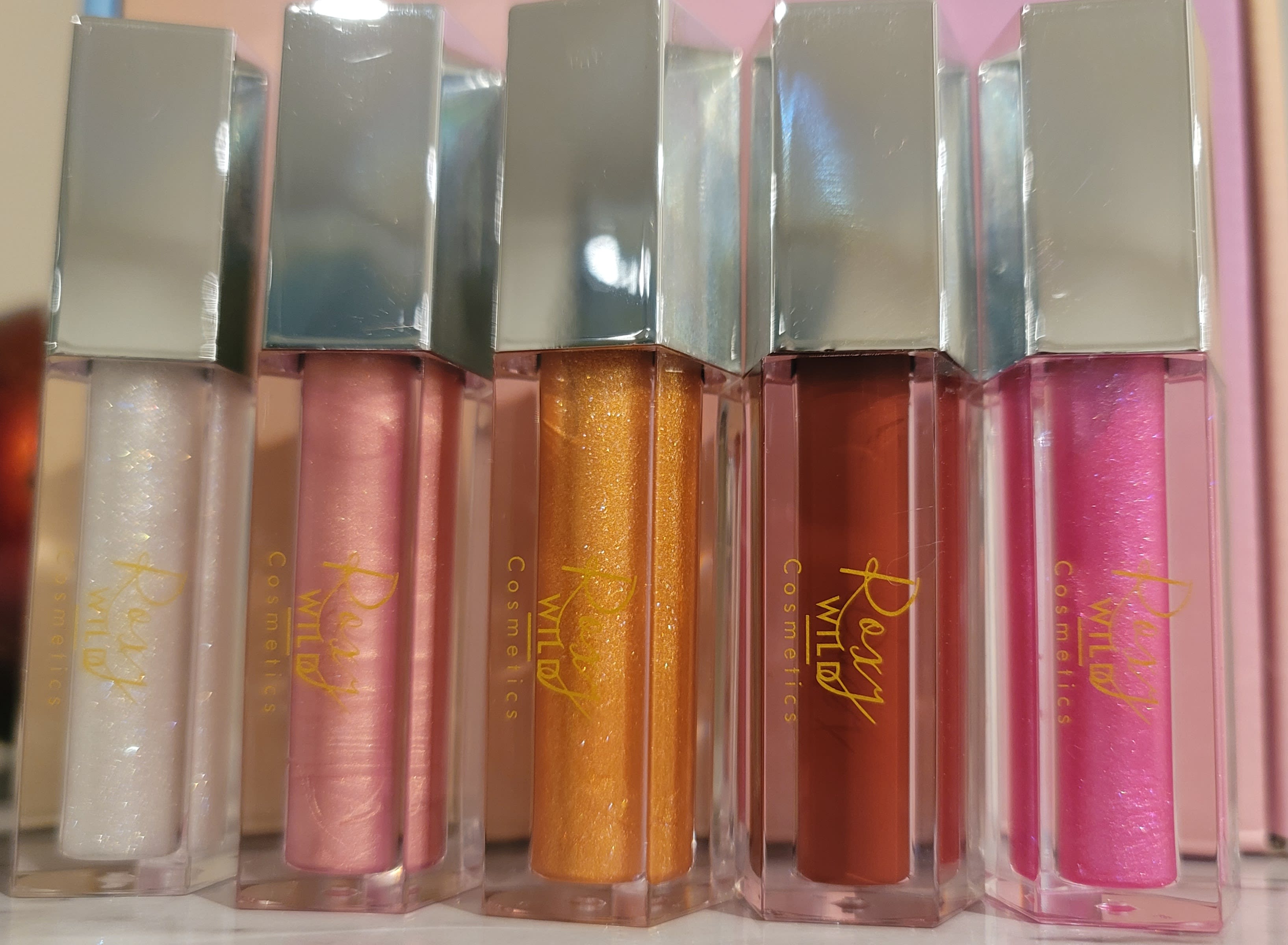 High-shine lip gloss